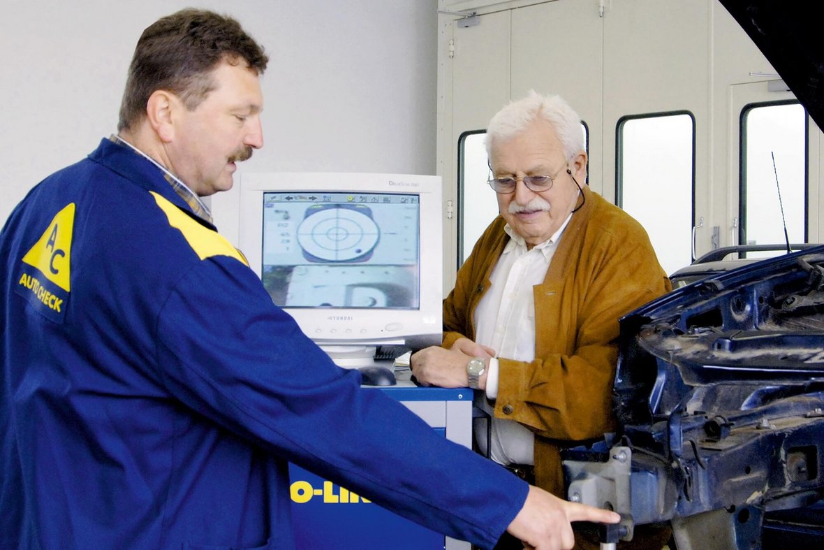 "Bild Mehrmarkenwerkstatt-Ferdinand-Gandyra-Kundenberatung.jpg"